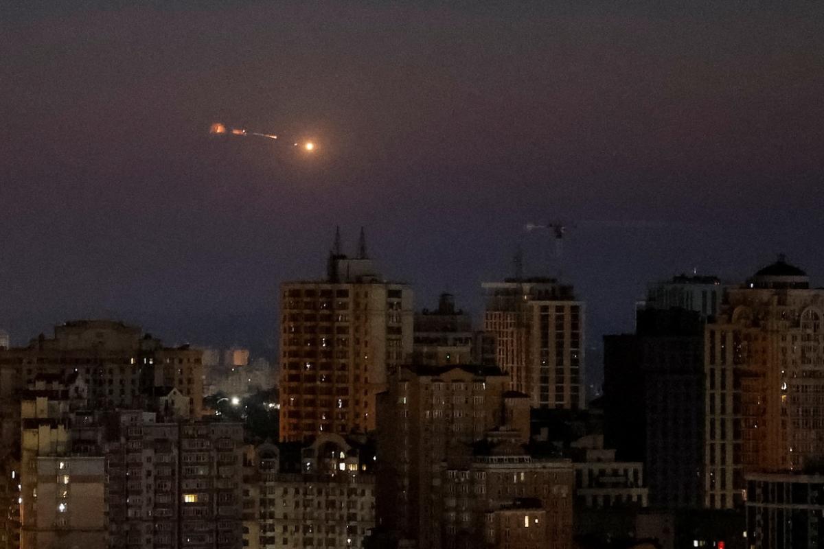 Explosión de un dron ruso en los cielos de Kiev, Ucrania.