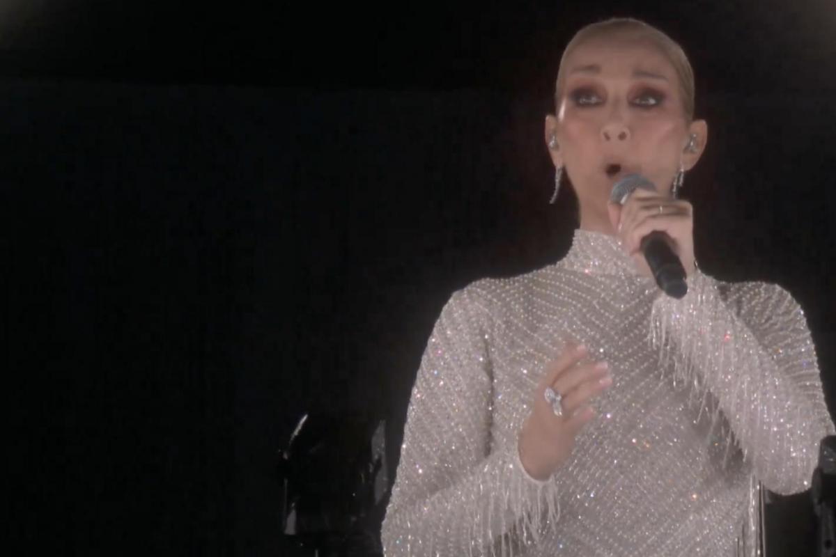 Céline Dion durante su actuación en la ceremonia de inauguración de los Juegos Olímpicos de París.