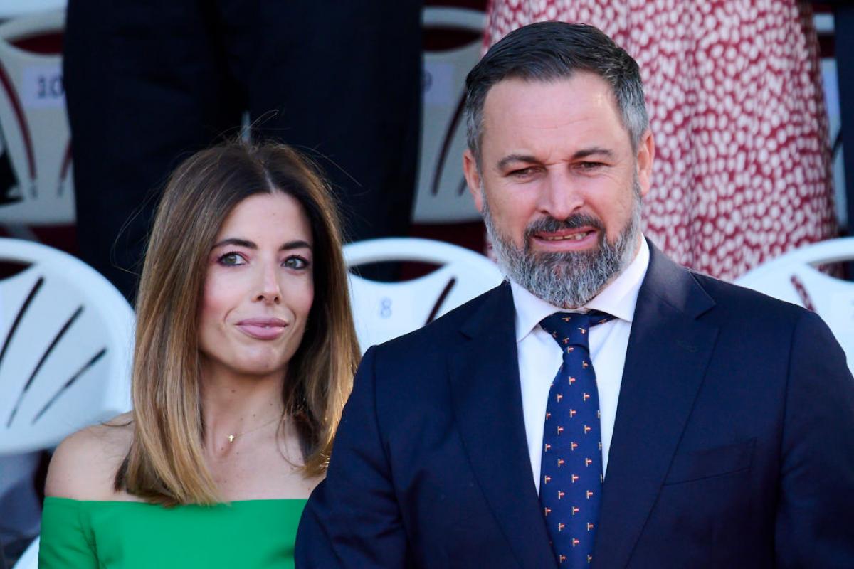Lidia Bedman y Santiago Abascal en la recepción ofrecida por los reyes el 12 de octubre de 2023.