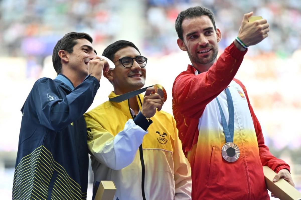 Álvaro Martín y su comentado selfi en el podio olímpico