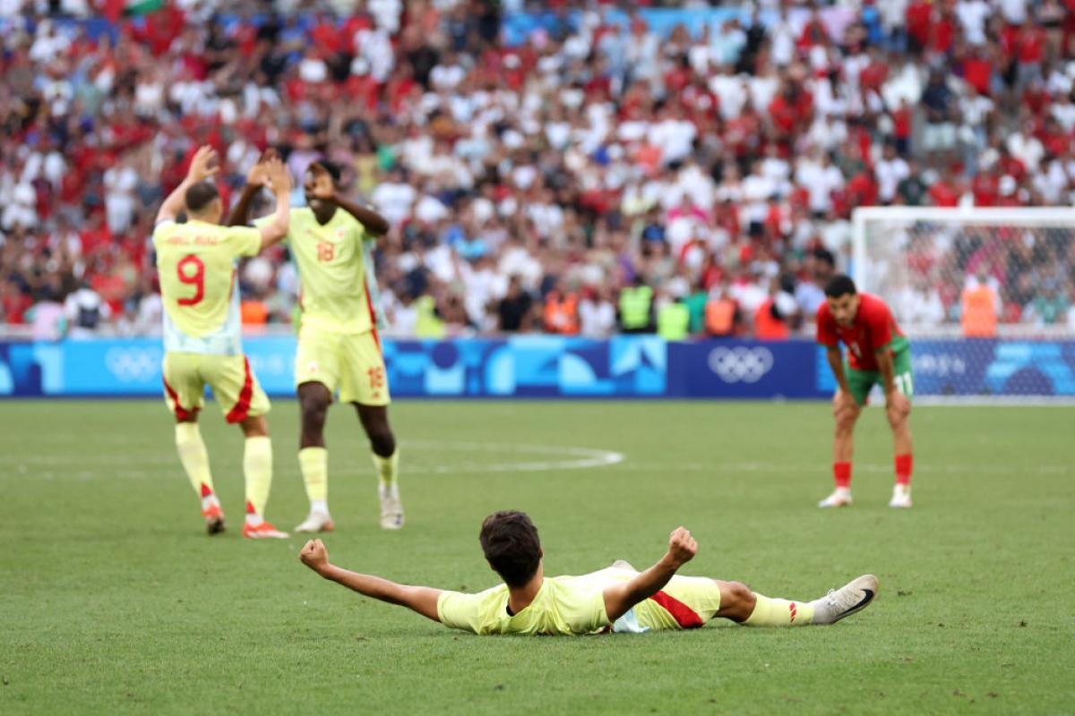 Juanlu Sánchez y varios compañeros, eufóricos