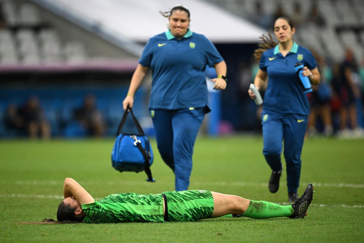 Lorena, en una de sus muchas 'lesiones' repentinas