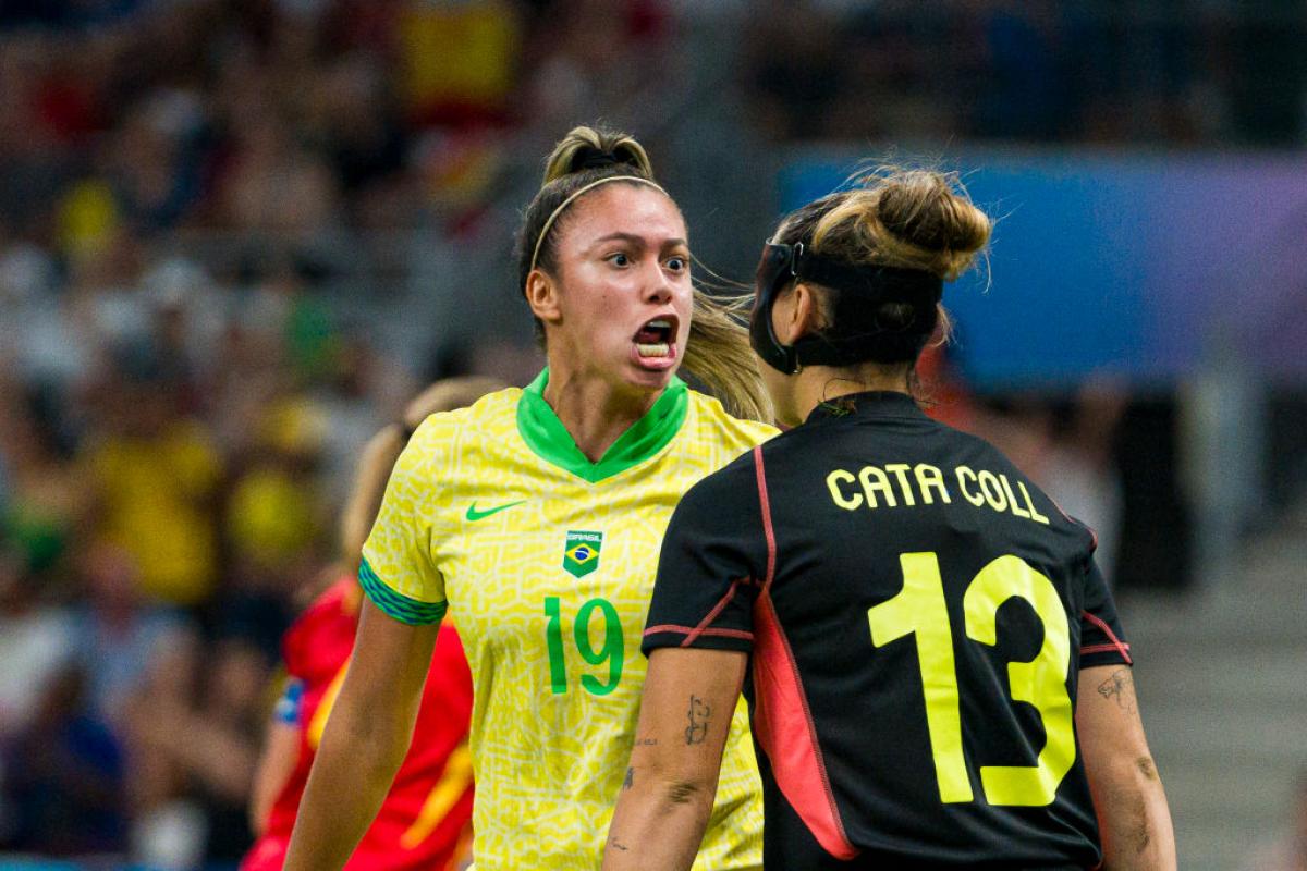 Priscila, en su feo gesto a Cata Coll tras el desafortunado gol en propia puerta de España