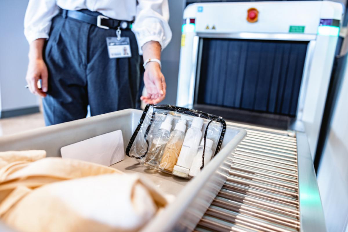 Imagen de archivo de un control de equipaje en un aeropuerto.