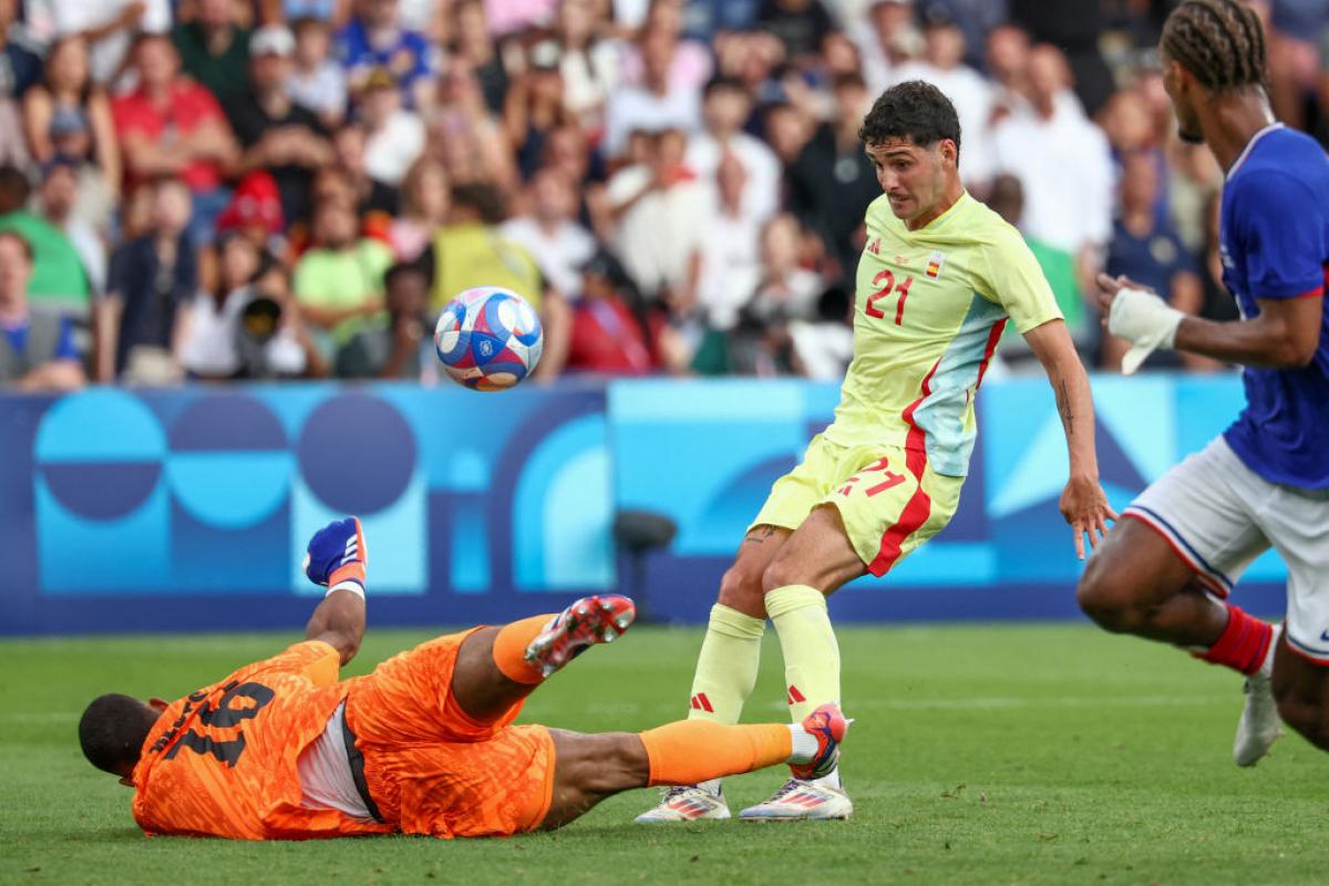 Sergio Camello, en la acción del 3-4 en la prórroga de la final olímpica de fútbol