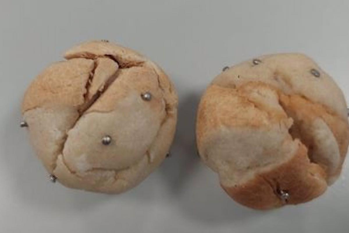 Bollos de pan con alfileres