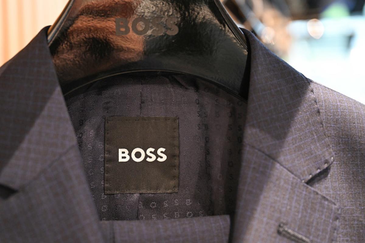 Imagen de archivo de un detalle de una etiqueta de un abrigo de Hugo Boss.