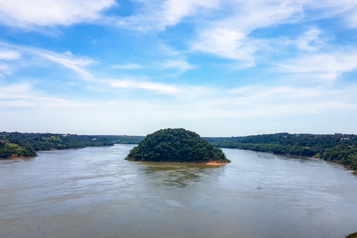 Vista aérea del río Paraguay, en la frontera con Brasil.