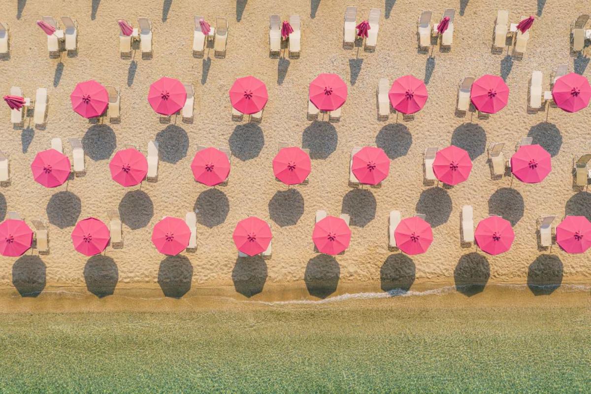 Aluvión de sombrillas