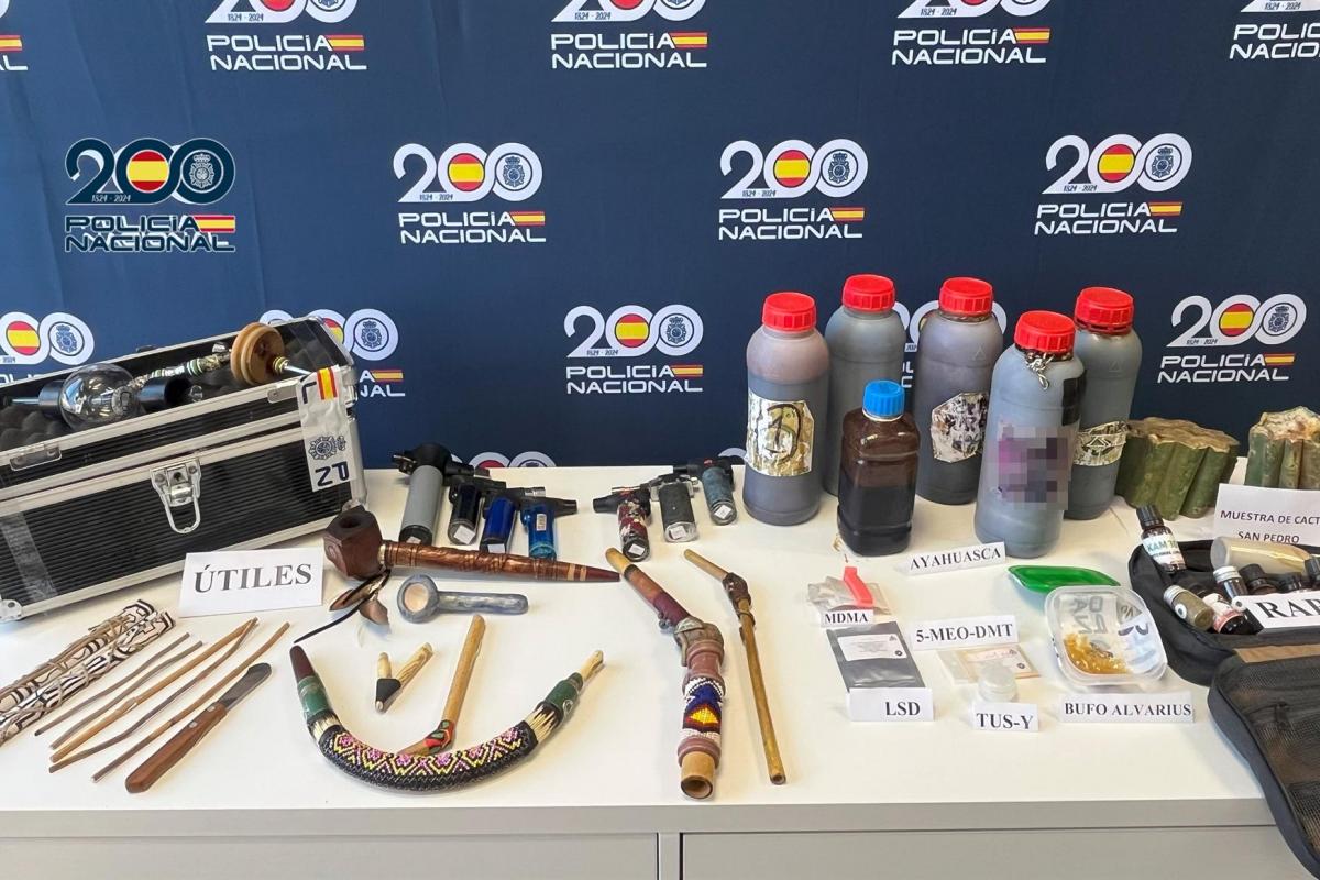 Las sustancias alucinógenas y útiles hallados durante la operación.