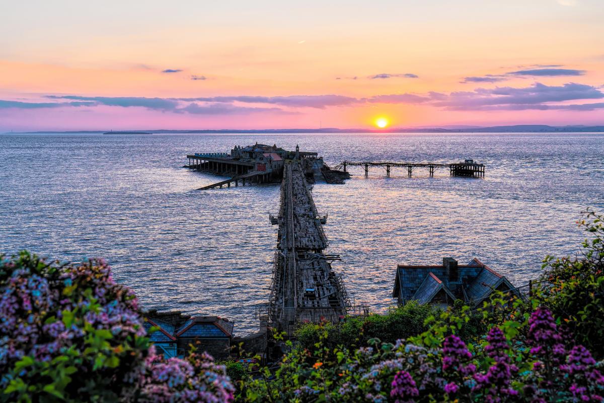 Atardecer en el icónico muelle antiguo de Weston-super-Mare (Reino Unido), en una imagen de archivo.
