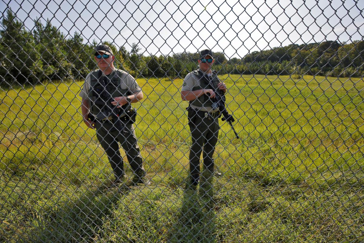 Dispositivo de seguridad desplegado en el primer mitin al aire libre de Donald Trump tras su atentado de julio.