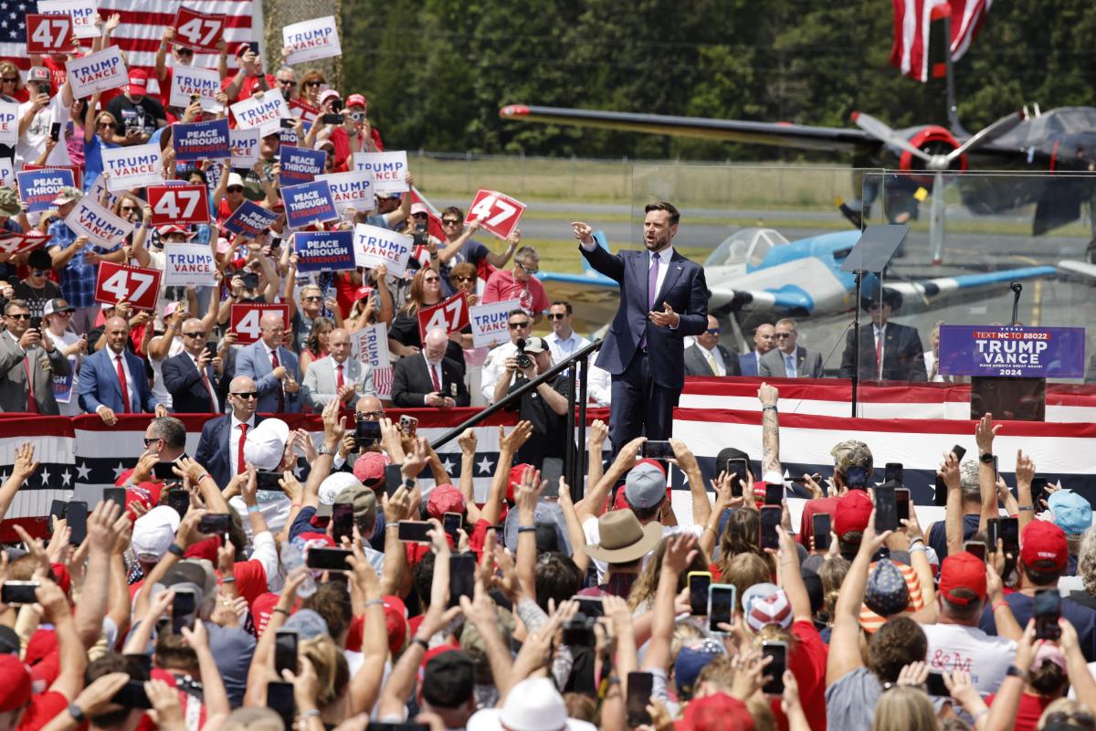 J.D. Vance, candidato a la vicepresidencia del Partido Republicano, en el mitin de Asheboro.