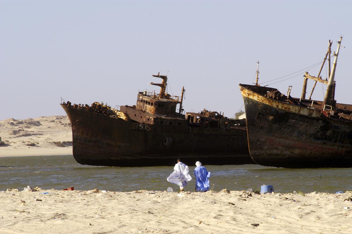 Imagen de archivo de un cementerio de barco en la costa de Nouadhibou (Mauritania).