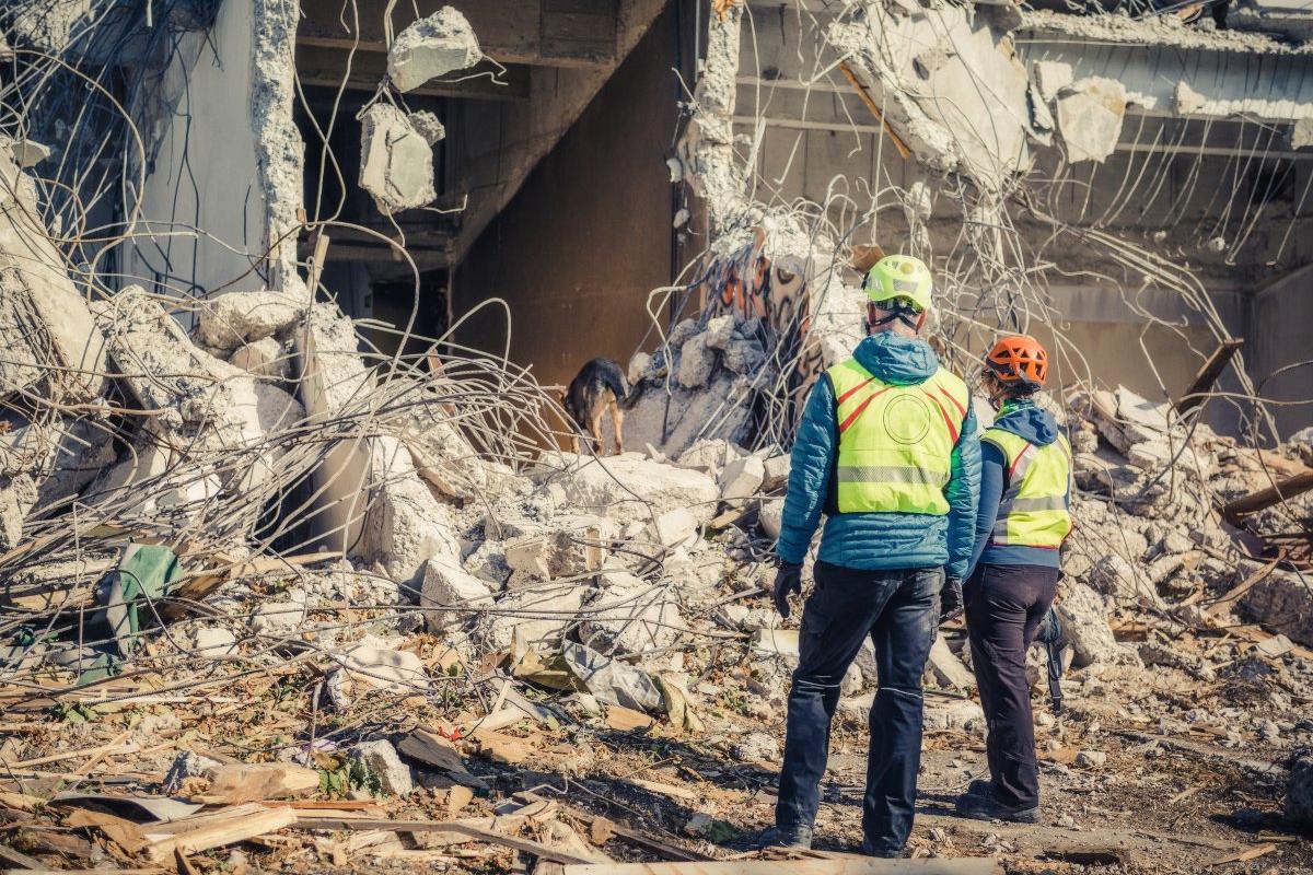 Imagen de un edificio destruido por un terremoto