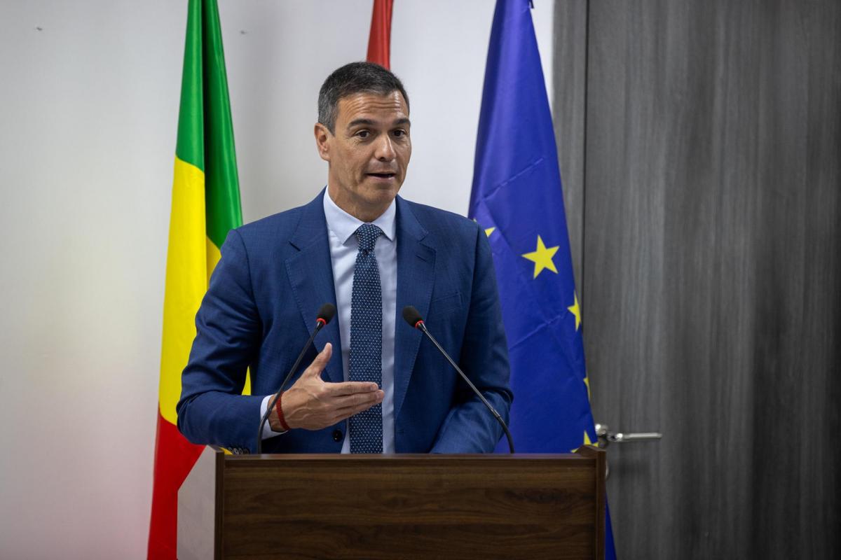 El presidente del Gobierno, Pedro Sánchez, este miércoles en Dakar (Senegal)