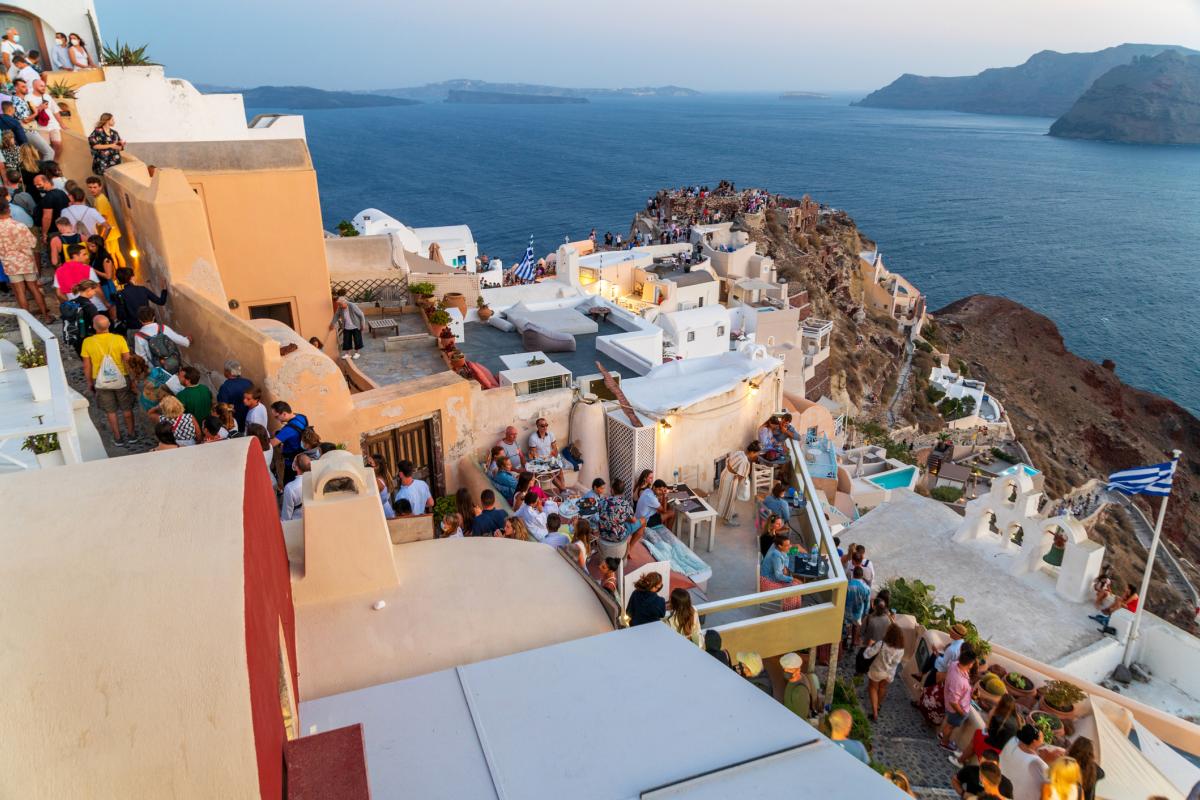 Masificación turística en Santorini, Grecia.