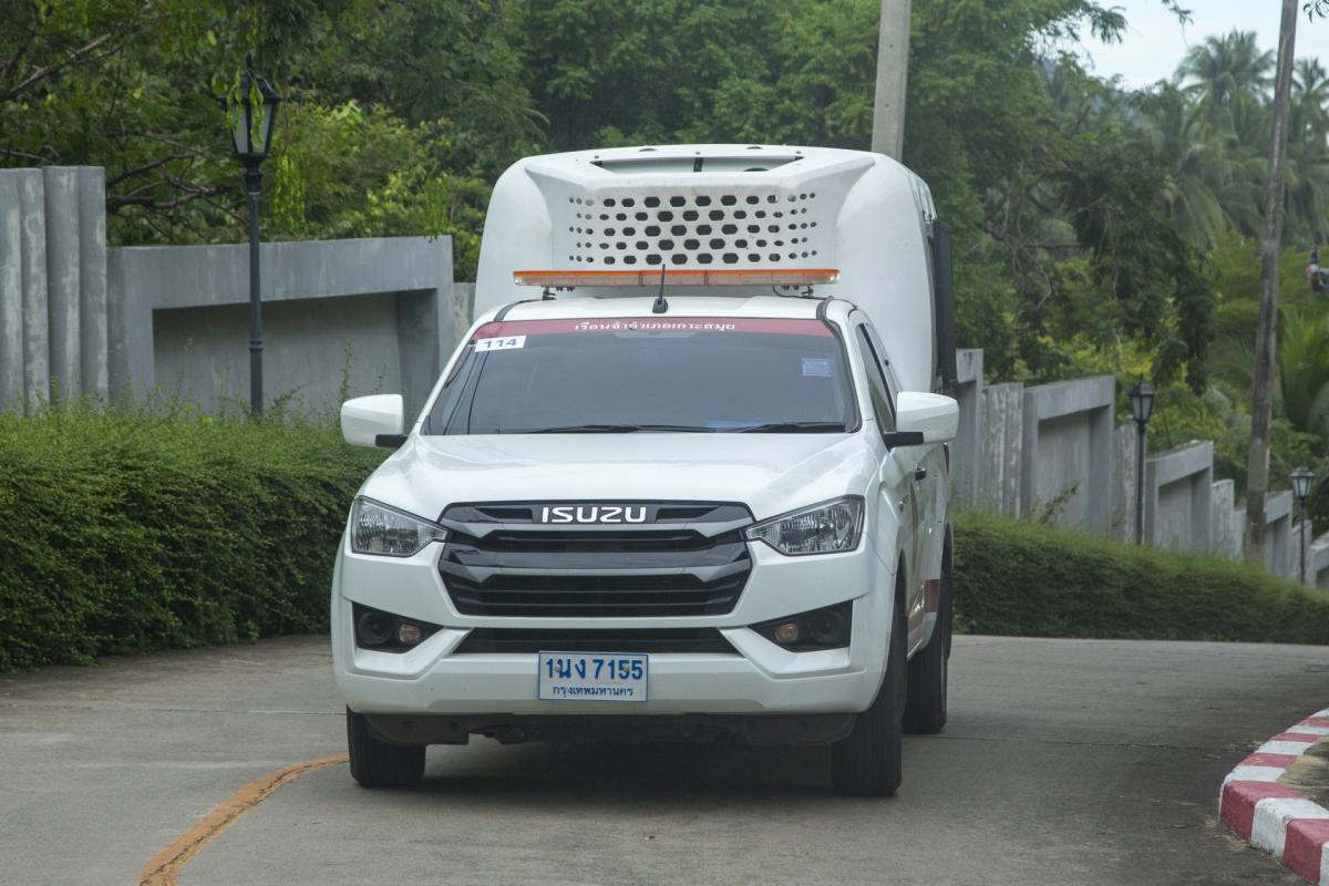 Furgón que trasladó a Daniel Sancho para la lectura de su sentencia en Tailandia.