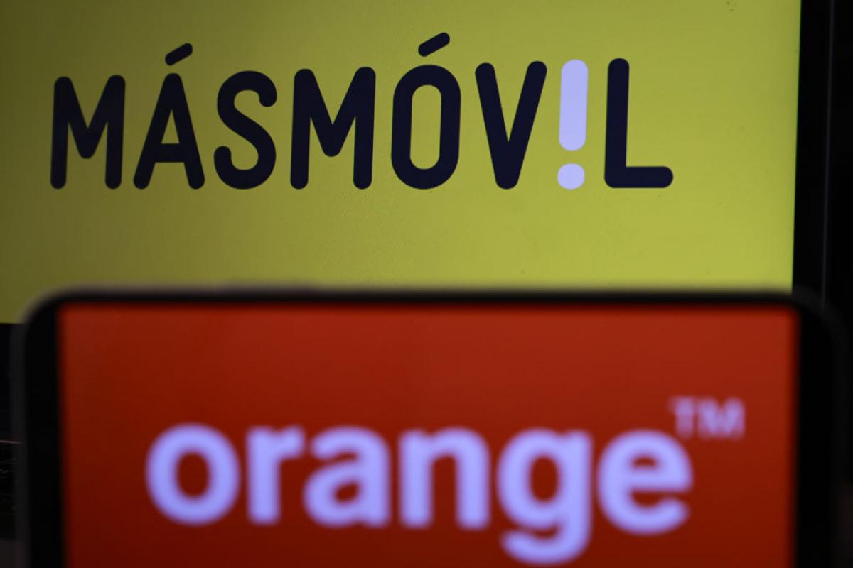 Ilustración de los logotipos de las dos compañías telefónicas antes de emprender la 'joint venture'.