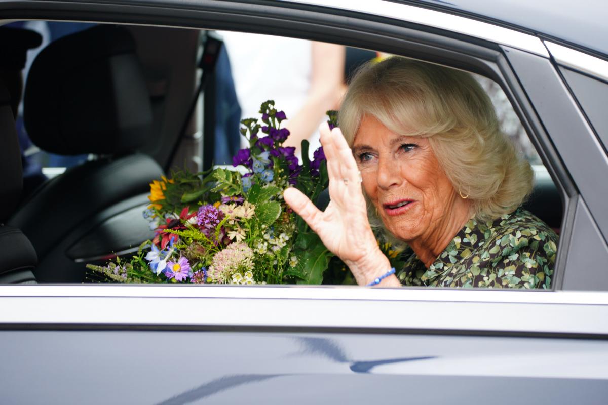 La reina Camila, fotografiada este martes en su visita al Dyson Cancer Centre, en Bath.