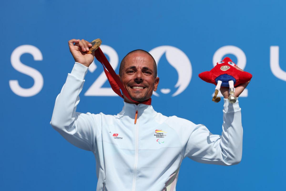 Sergio Garrote, exultante con su oro