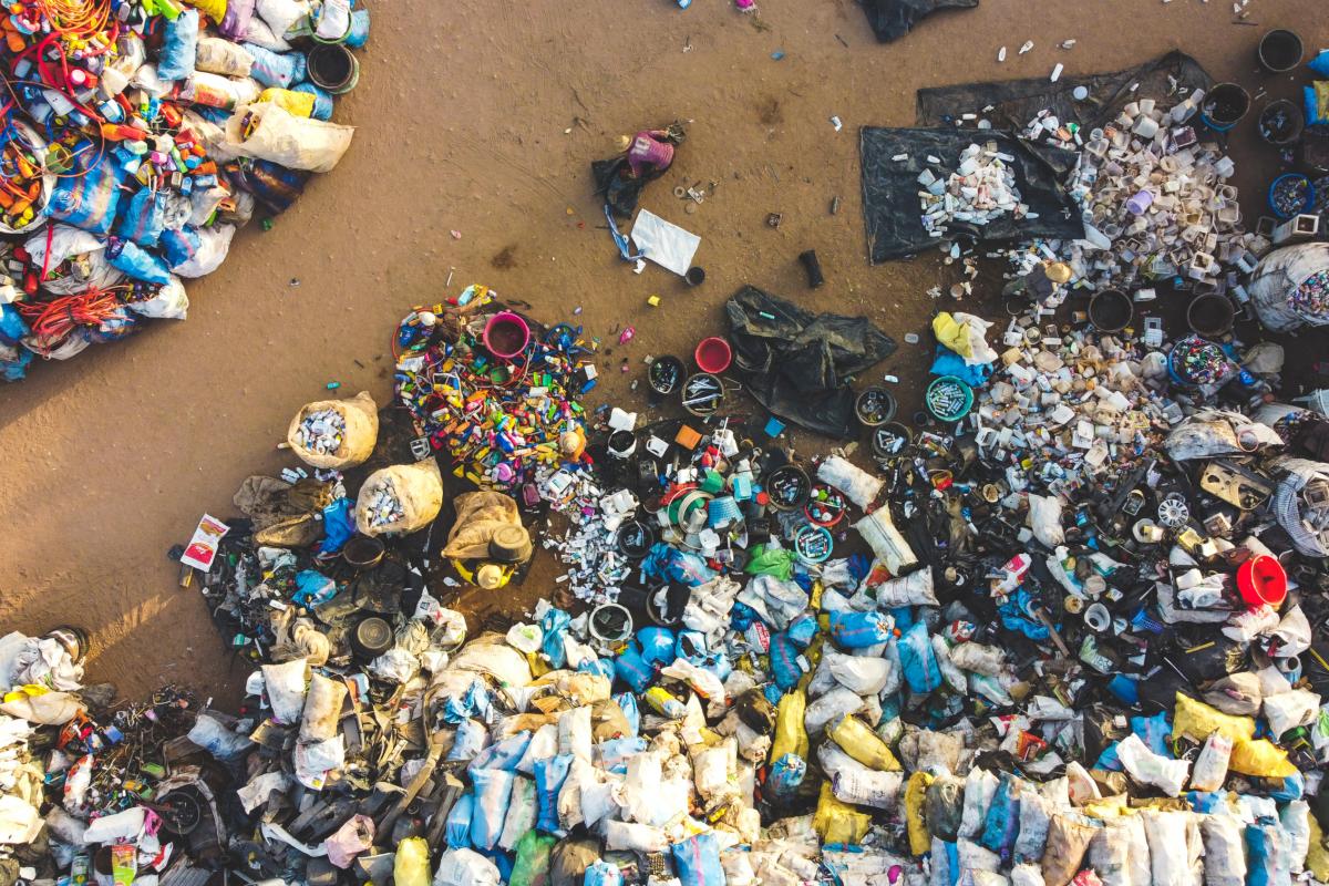 Foto de archivo de acumulación de basura.