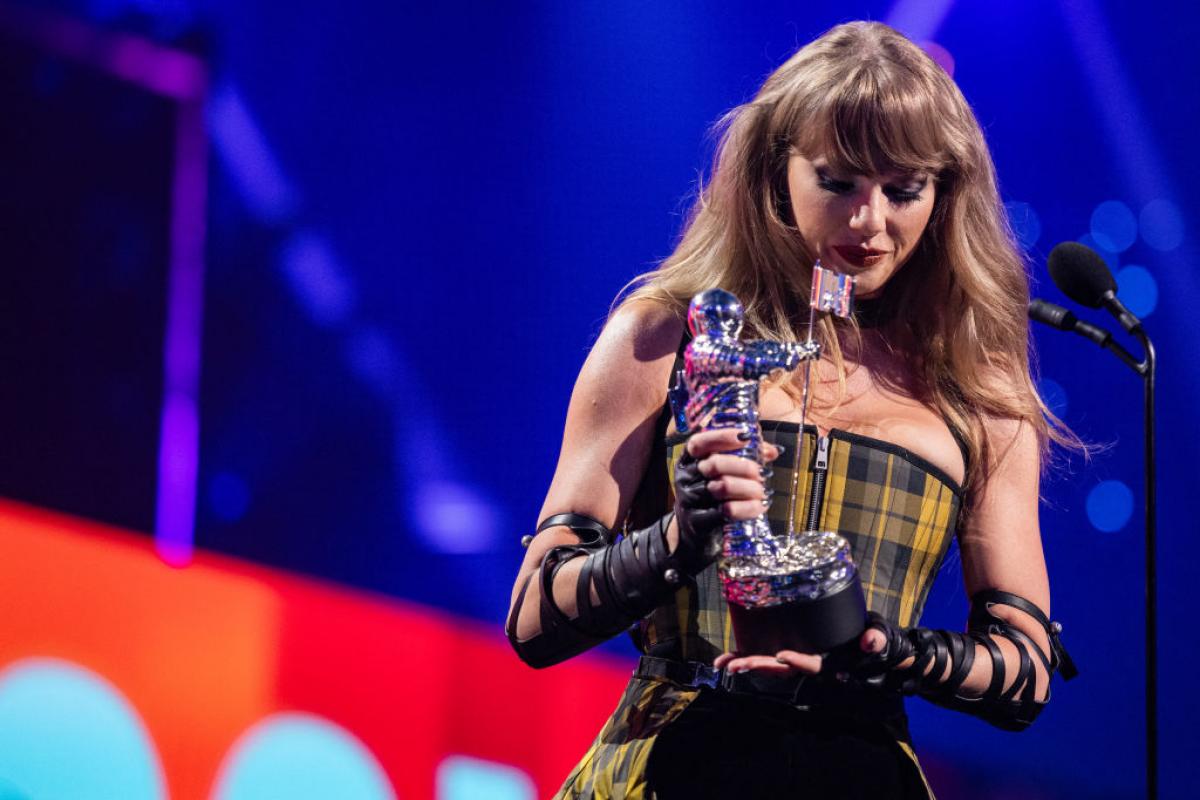 Taylor Swift recoge uno de los MTV Music Awards 2024