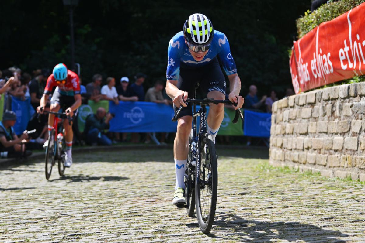 Iván Romeo, subiendo el mítico 'Kapelmuur' en el reciente Renewi Tour