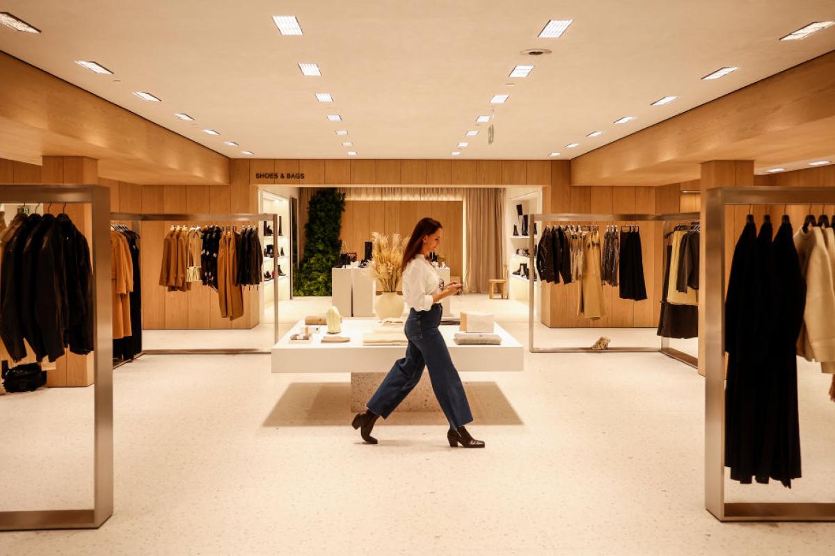 Interior de una tienda de Zara, del grupo Inditex, en Valencia.