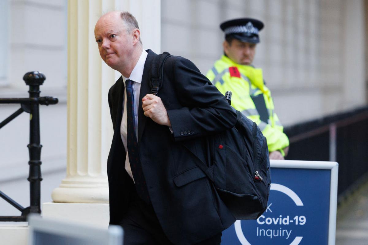 Chris Witty, en una comisión sobre la covid-19 en 2023 en Londres.