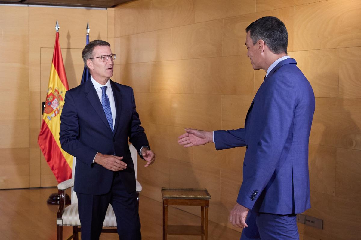 Foto de archivo de Feijóo y Pedro Sánchez.