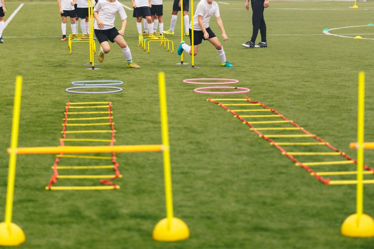 Entrenamiento en el campo de fútbol.