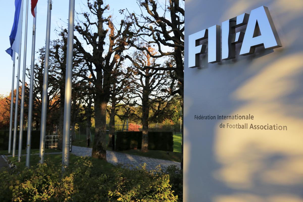 Logo de la FIFA, a la entrada de sus cuarteles generales.