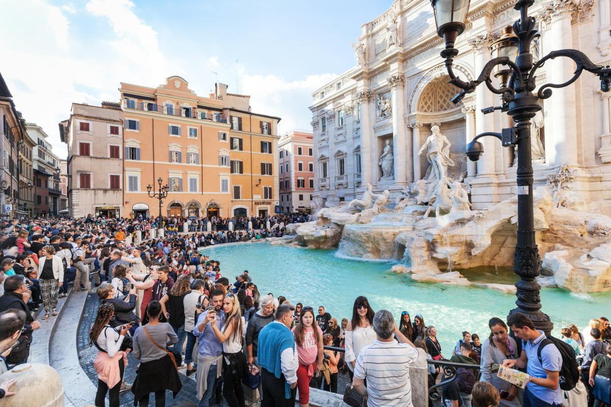 Turistas en la Fontana di Trevi.