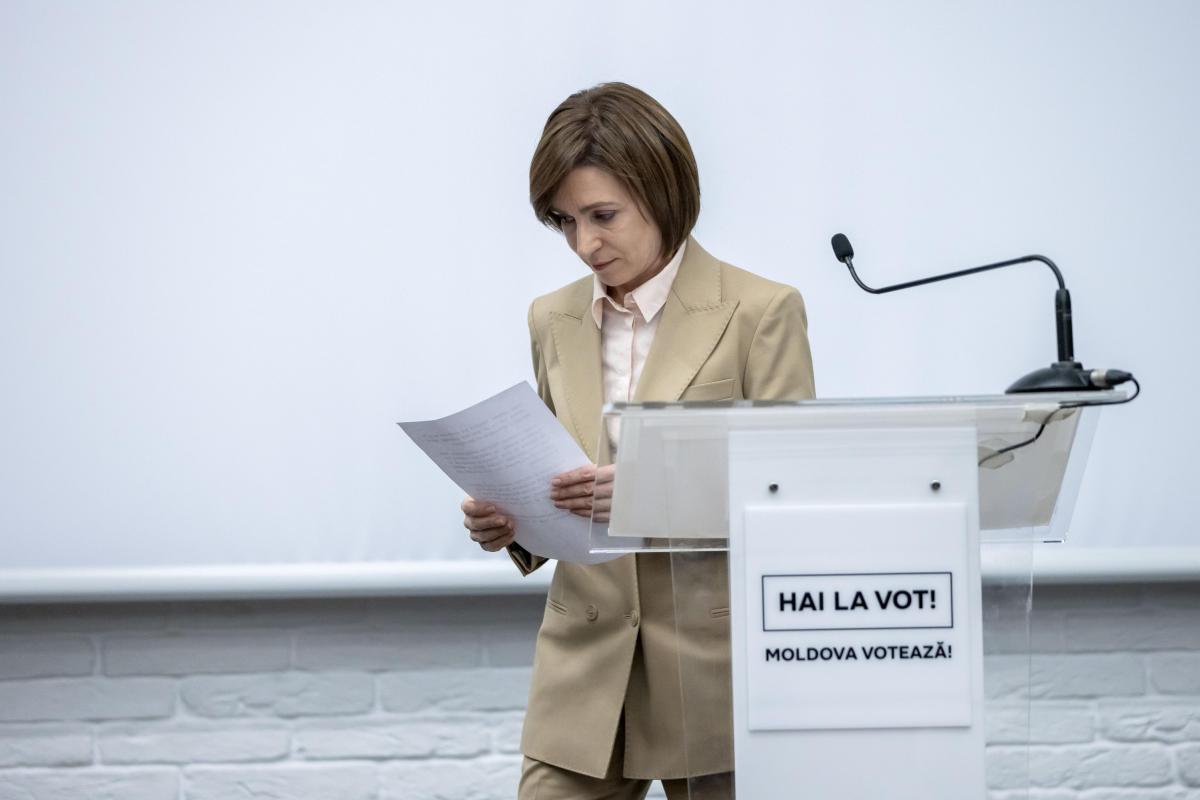 La presidenta moldava, Maia Sandu, tras una rueda de prensa en Chisinau.