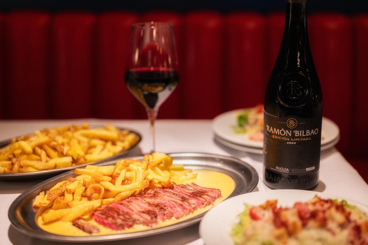 Cena y concierto en directo los jueves en el Museo Chicote