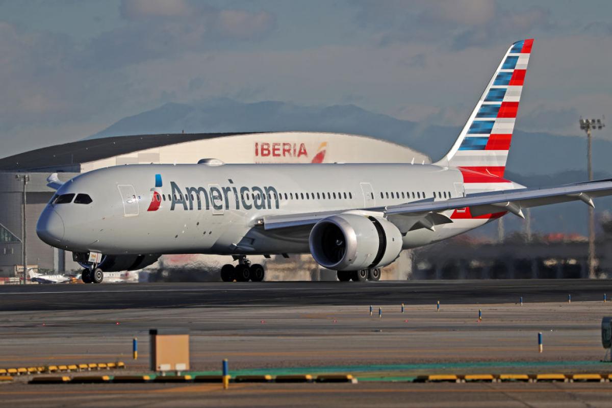 Imagen de archivo de un avión Boeing 787-8 Dreamliner de la aerolínea estadounidense American Airlines, en el aeropuerto de El Prat, Barcelona.