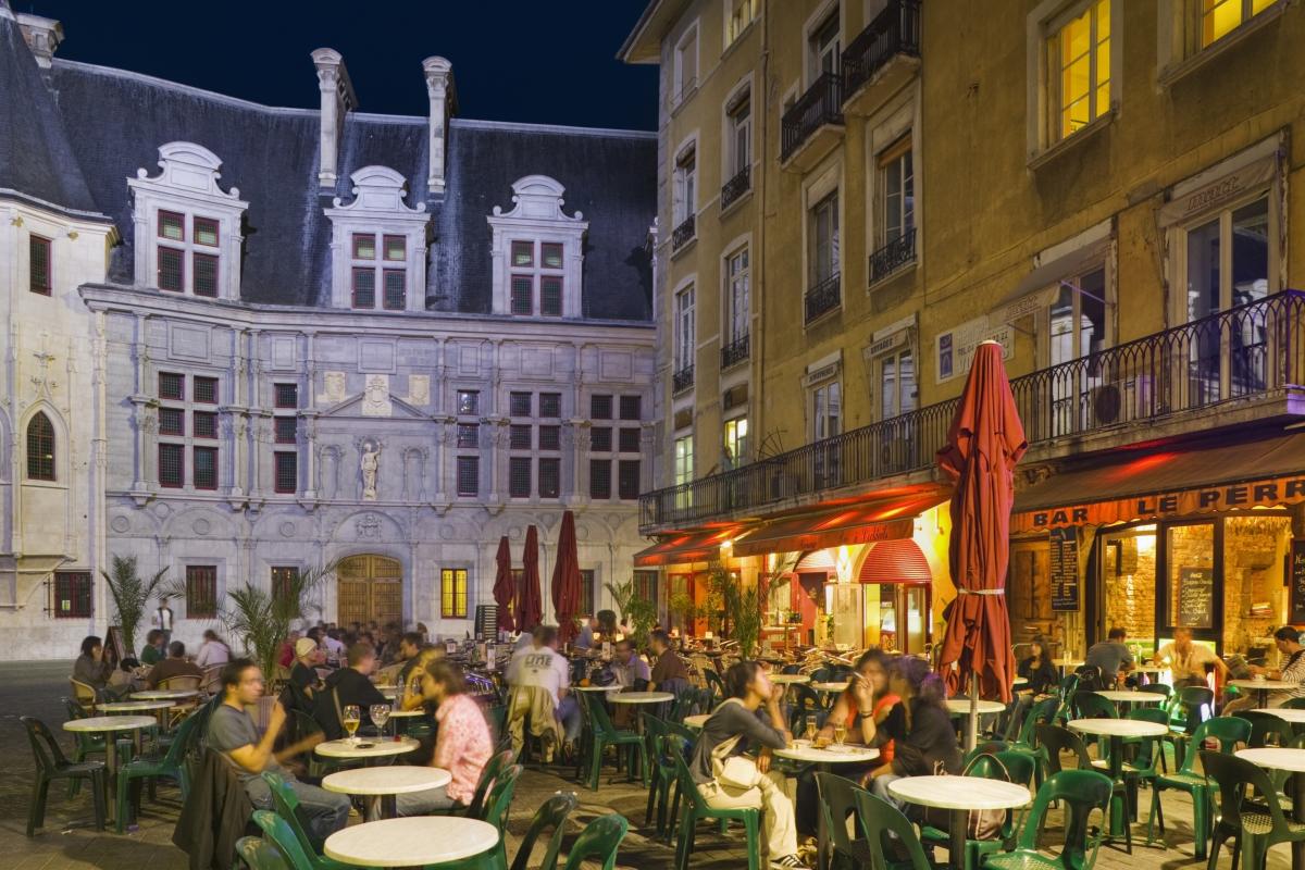 La plaza de San Andrés en Grenoble, Francia.