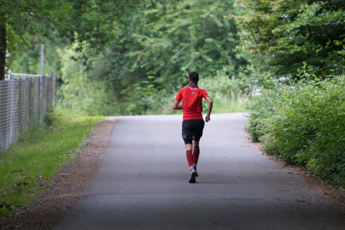 Sin comida ni provisiones, Robert Schock relata su experiencia extrema en el bosque.
