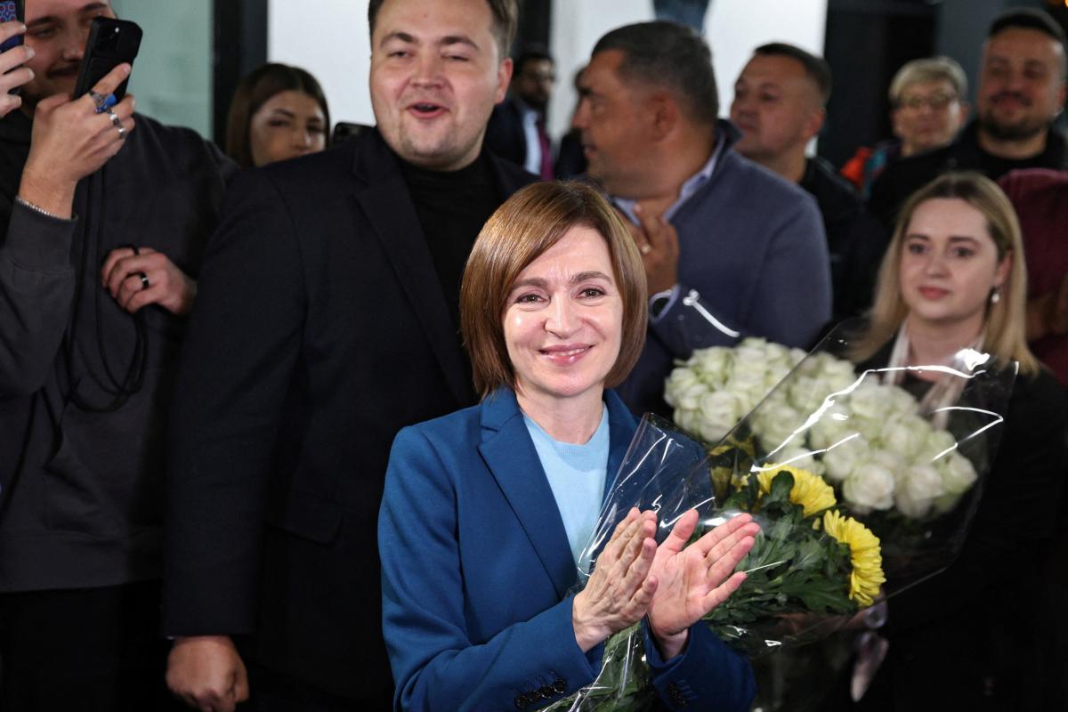 La candidata proeuropea del PAS, Maia Sandu, celebra la victoria electoral.