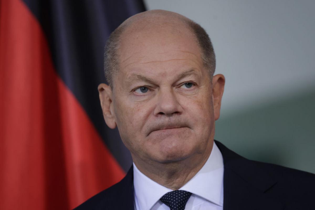 Olaf Scholz, con gesto serio