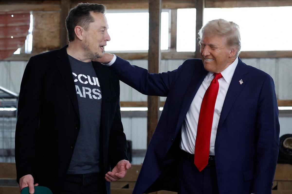 Imagen de archivo del magnate Elon Musk junto al presidente electo de EEUU, Donald Trump.