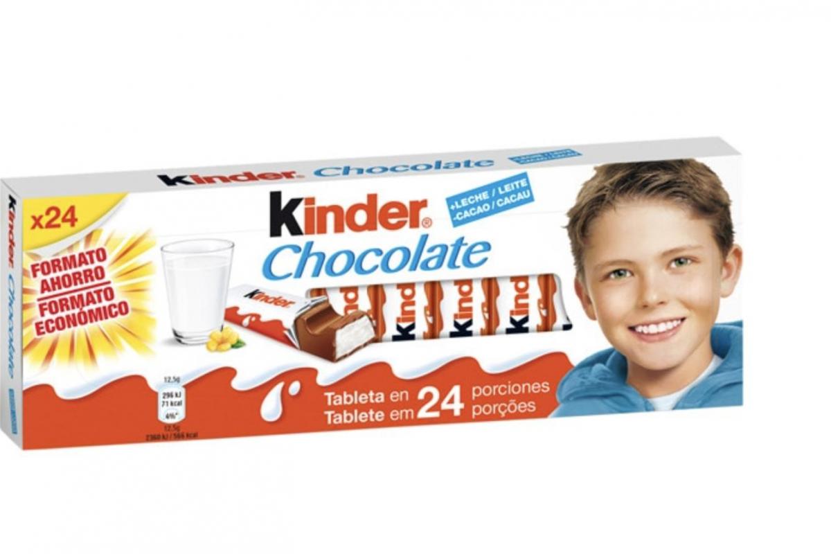 Una caja de Kinder Chocolate con la imagen de Alessandro Egger.