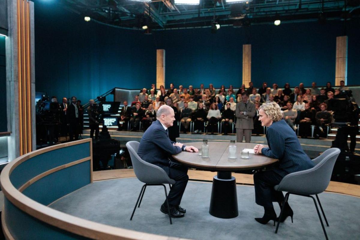 El canciller alemán, Olaf Scholz, en la entrevista de la televisión pública después de romper la coalición de Gobierno.