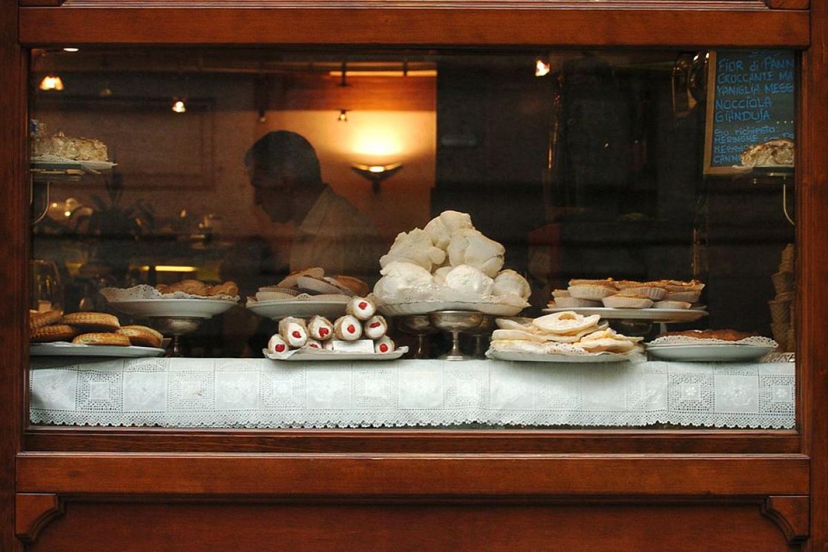 Escaparate de una pastelería en Turín.