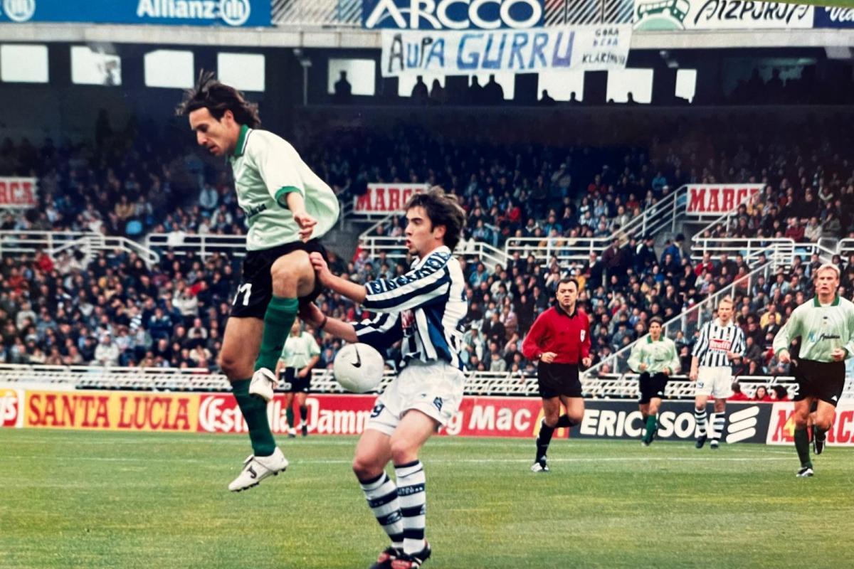 Zuhaitz Gurrutxaga, en acción en un partido de la Real Sociedad