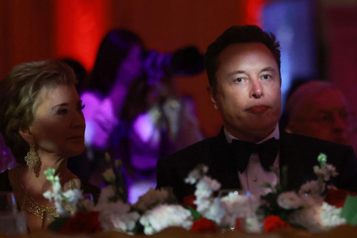 Elon Musk en la cena organizada por el America First Policy Institute en la mansión de Trump en Florida.