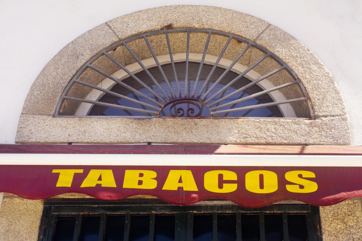 Letrero de un estanco en Pontevedra.