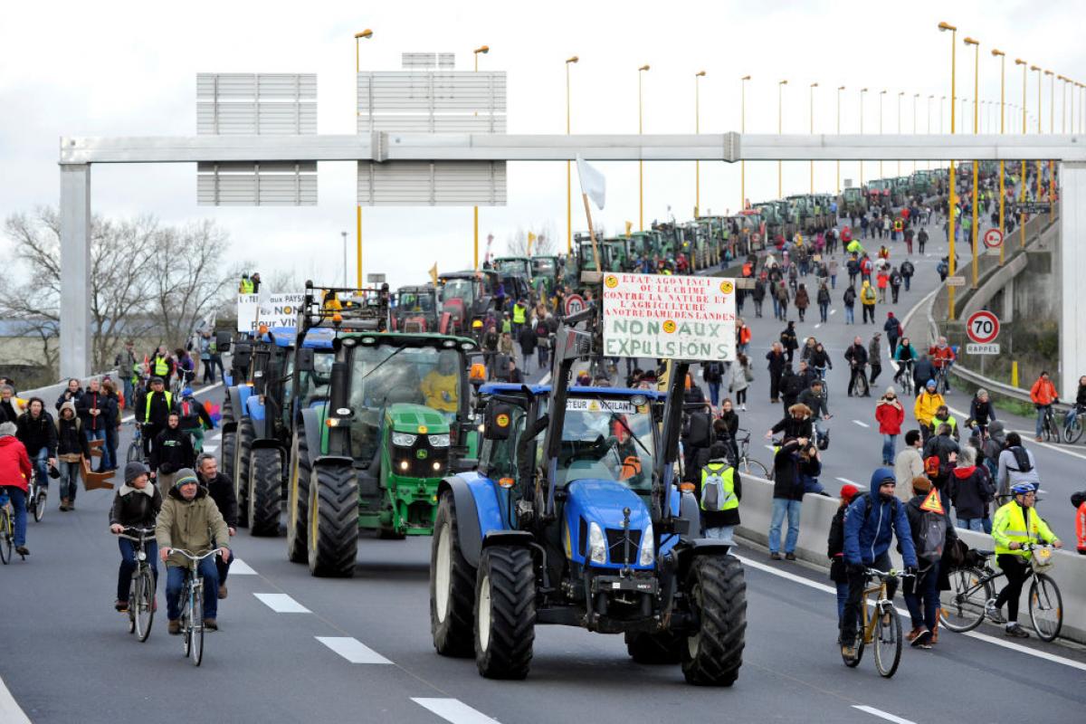 Tractores por las carreteras de Francia, en una imagen de archivo