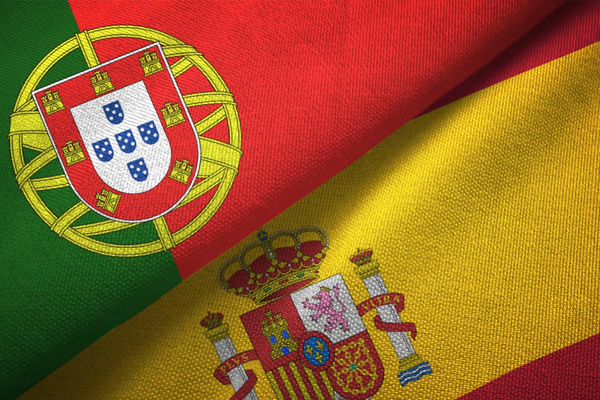 Ilustración digital de la bandera de Portugal y la de España.